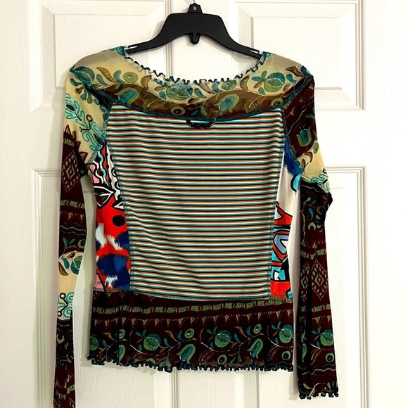 NESLAY NWOT Cute and Unique body fit top. Combination of stripe and floral Sz M. - Picture 5 of 13